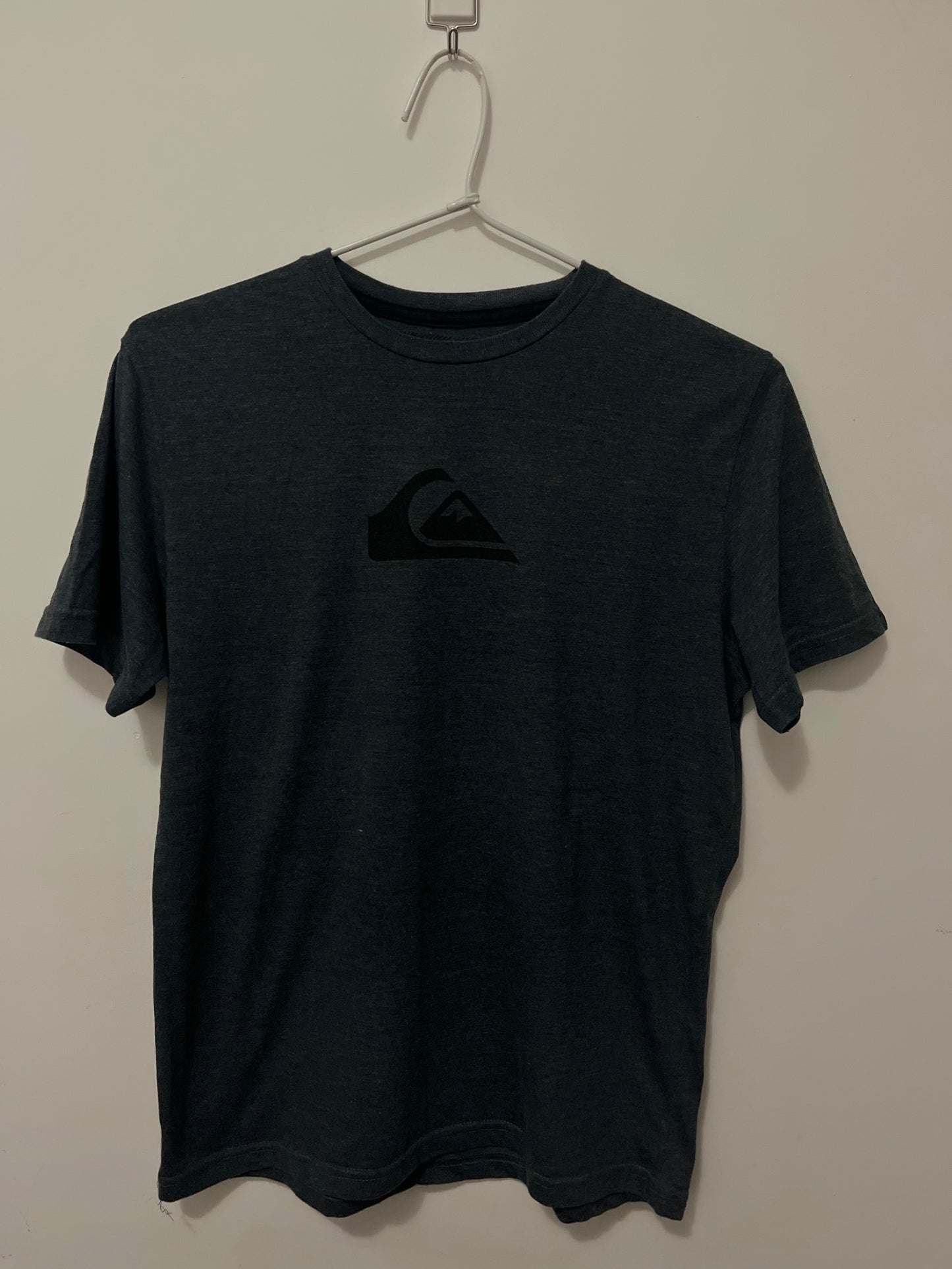 Camiseta Quicksilver - Logo (Cinza)
