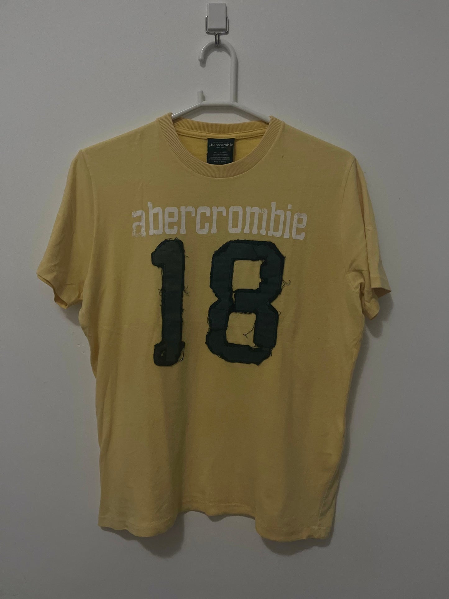 Camiseta A&F Amarela